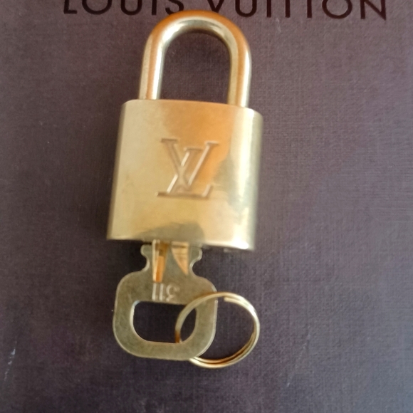 LV lock and key - Picture 1 of 5